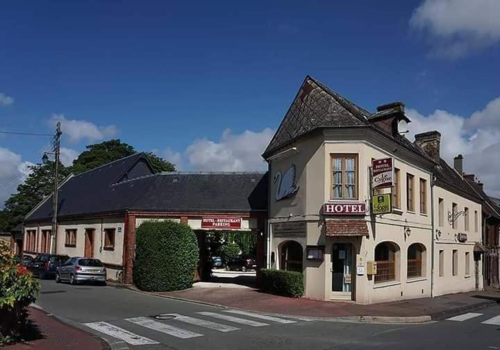 Hotel Restaurant Le Cygne Conches-en-Ouche Exterior photo